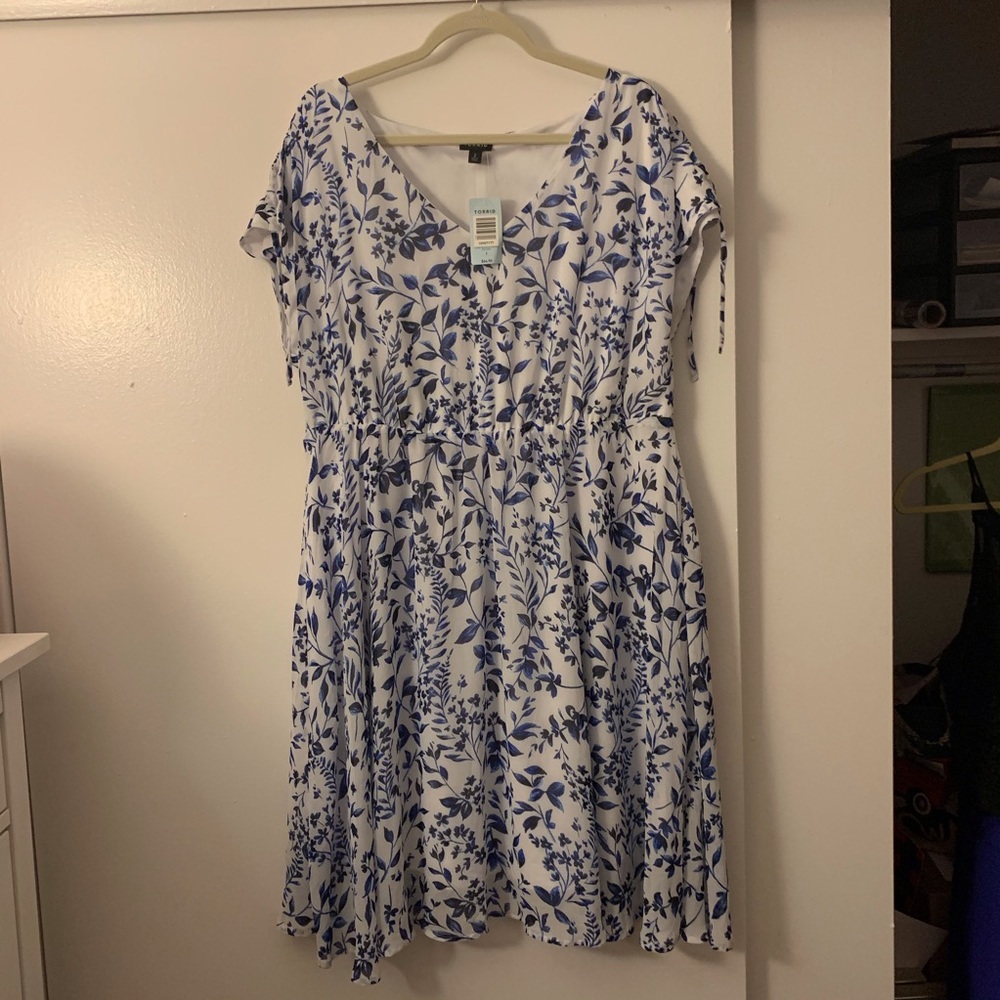 NWT Chiffon Torrid Dress White and Blue Floral
